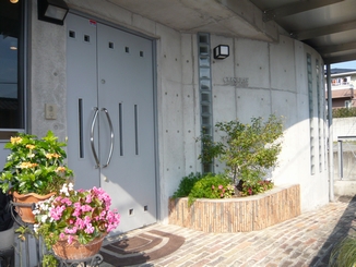 entrance1